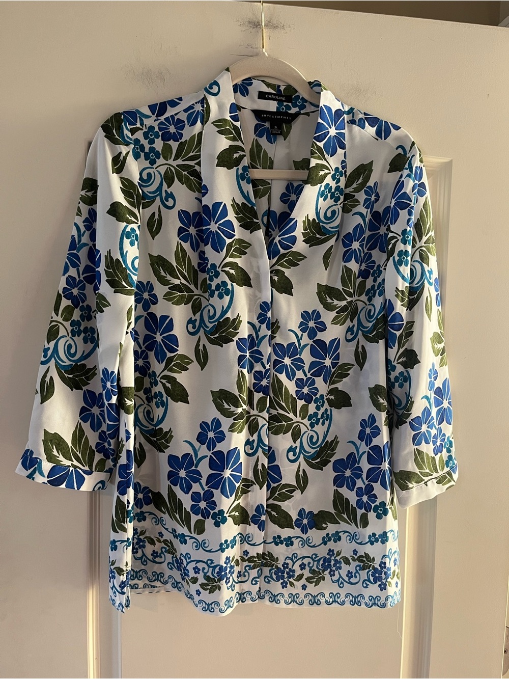Investments White Blouse with Blue Floral & Olive Green Leaves Women’s size S